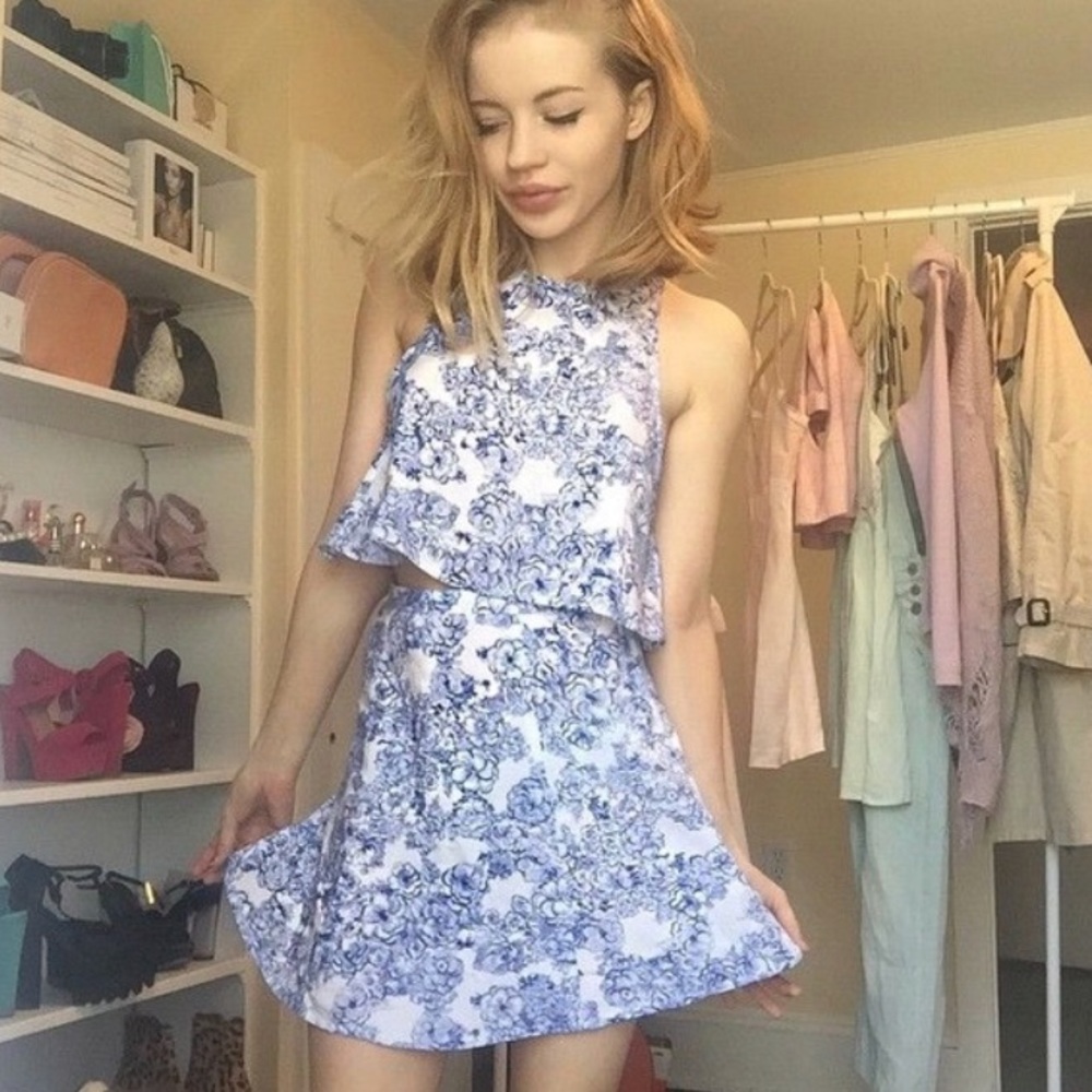 AA Floral High-neck Top